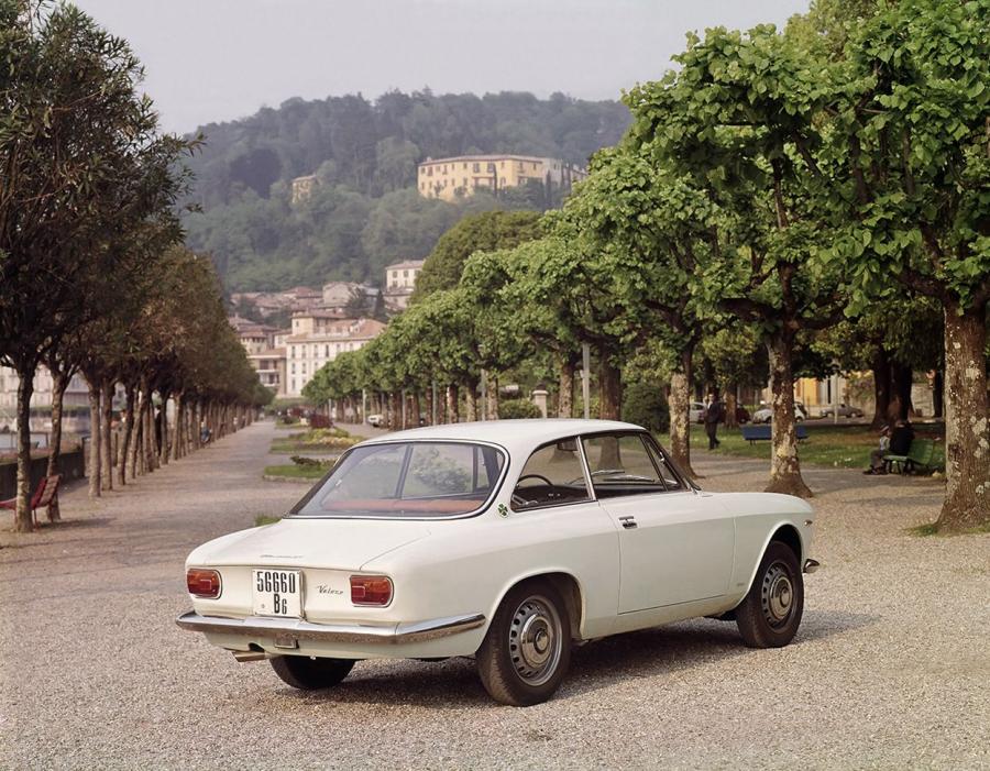  Alfa Romeo Giulia Sprint GT Veloce (105) 1965 года  (фото 2 из 11)